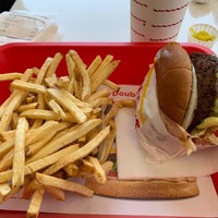 Photo taken at In-N-Out Burger by oyabibin on 6/26/2023