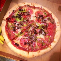 Foto tomada en Nona&amp;#39;s Pizza N. Mesa  por Good Bad Ugly Eats el 9/24/2013