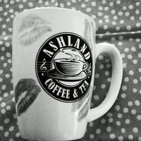 Photo prise au Ashland Coffee &amp;amp; Tea par Ashland Coffee &amp;amp; Tea le9/26/2013