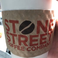รูปภาพถ่ายที่ Stone Street Coffee Company โดย Lenny G. เมื่อ 1/8/2017