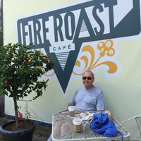 8/17/2016 tarihinde Joan F.ziyaretçi tarafından Fireroast Cafe'de çekilen fotoğraf
