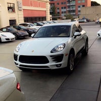 Das Foto wurde bei Rusnak/Pasadena Porsche von Ali A. am 10/18/2016 aufgenommen