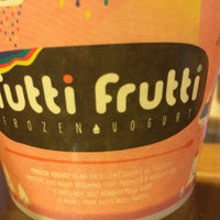 Foto tomada en Tutti Frutti Froyo Cafe  por Tutti Frutti F. el 9/14/2015