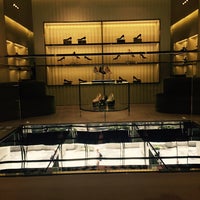 Prada 大阪心斎橋 Accessories Store In アメリカ村 Prada 大阪心斎橋 Accessories Store In アメリカ村