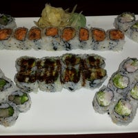 Foto scattata a Chopstix Gourmet and Sushi Bar da Tamara il 6/18/2014