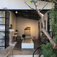 Photo taken at Gallery Seescape by Sangah K. on 2/10/2019