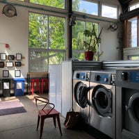 Foto tirada no(a) Spin Laundry Lounge por Sangah K. em 9/16/2018