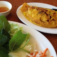 Снимок сделан в Bolsa Vietnamese Restaurant пользователем Cindy B. 6/18/2015