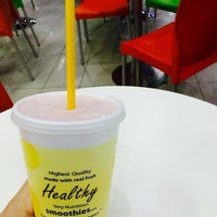 Photo taken at Smoothie Factory by Даниил К. on 10/10/2014