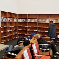 4/26/2019にOasisantonioがToronto Public Library - Bloor Gladstone Branchで撮った写真