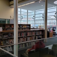 Photo prise au Toronto Public Library - Bloor Gladstone Branch par Oasisantonio le4/26/2019