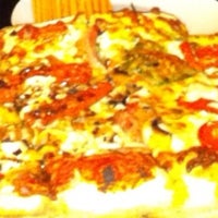 Das Foto wurde bei Mateo&amp;#39;s Pizza &amp;amp; Artesanal von Ehric L. am 11/11/2013 aufgenommen