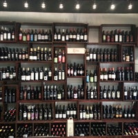 Das Foto wurde bei 101 Wine Bar + Boutique von 101 Wine Bar + Boutique am 6/3/2014 aufgenommen