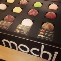Photo taken at Smooch Frozen Yogurt &amp;amp; Mochi by closed 8. on 12/9/2014