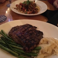 Photo taken at BJ&#39;s Restaurant &amp; Brewhouse by Kristine L. on 11/27/2018