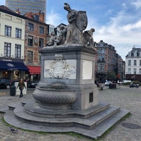 Photo taken at Grote Zavel / Place du Grand Sablon by Yvan H. on 10/7/2018