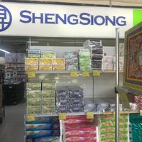 Photo taken at Sheng Siong Supermarket by Dutchy on 4/8/2018
