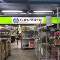 Photo taken at Sheng Siong Supermarket by Dutchy on 3/17/2018