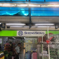 Photo taken at Sheng Siong Supermarket by Dutchy on 4/2/2018