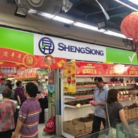 Photo taken at Sheng Siong Supermarket by Dutchy on 2/14/2018