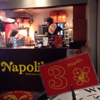Photo taken at Napoli&amp;#39;s PIZZA CAFFEナポリス自由が丘店 by Sheen on 3/29/2015