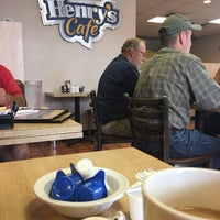 Photo taken at Henry&amp;#39;s Cafe by Alex R. on 4/13/2017