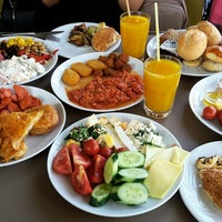 Foto diambil di Seyir Cafe oleh Merve Ş. pada 9/18/2017