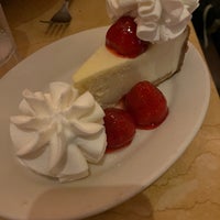 Photo taken at The Cheesecake Factory by Martí B. on 8/22/2022