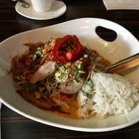 Photo taken at Saigon Cuisine by Simónir G. on 4/23/2017