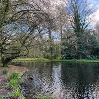 Photo taken at Chiswick House &amp; Gardens by Ozden A. on 4/10/2023