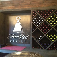 รูปภาพถ่ายที่ Silver Bell Winery โดย Alison H. เมื่อ 2/23/2013