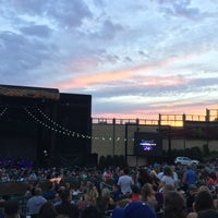 Foto scattata a Fiddler&amp;#39;s Green Amphitheatre da Joanna S. il 7/15/2017