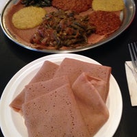 Das Foto wurde bei Meskel Ethiopian Restaurant von Zaw T. am 4/17/2014 aufgenommen