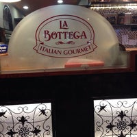 Снимок сделан в La Bottega пользователем Zaw T. 1/2/2014