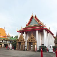 Photo taken at Wat Taling Chan by zinezatato on 5/29/2018