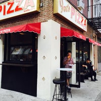 Photo taken at Joe&amp;#39;s Pizza by Yoko Y. on 9/22/2015