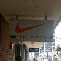 Foto tirada no(a) Nike Factory Store por Omar C. em 11/11/2014
