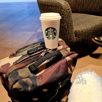 Foto tirada no(a) Starbucks por SPOCK em 11/13/2021