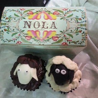 รูปภาพถ่ายที่ NOLA Cupcakes โดย Mariam M. เมื่อ 10/16/2013