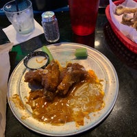 Photo taken at Pluckers Wing Bar by Claudio P. on 8/22/2019
