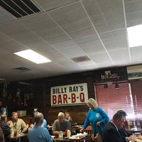 รูปภาพถ่ายที่ Billy Ray&amp;#39;s Catfish &amp;amp; BBQ - Tulsa โดย Claudio P. เมื่อ 8/21/2018