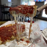 6/16/2023 tarihinde Steph W.ziyaretçi tarafından Nancy&amp;#39;s Chicago Pizza'de çekilen fotoğraf