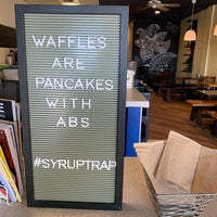 Foto tomada en TIABI Coffee &amp; Waffle Bar  por Jena L. el 1/23/2019