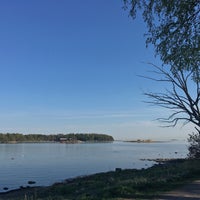 Photo taken at Länsilahden Uimaranta by Evgeniy M. on 5/14/2018