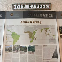 Foto diambil di Die Kaffee Privatrösterei oleh Iknow R. pada 10/31/2022