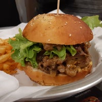 Foto tirada no(a) Burger Rules por Eda T. em 1/15/2019