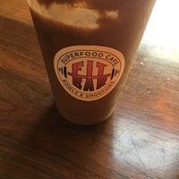 Foto tomada en Fit Bar Superfood Cafe  por Kate C. el 4/9/2017