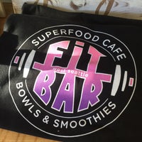 Foto tirada no(a) Fit Bar Superfood Cafe por Kate C. em 6/4/2016