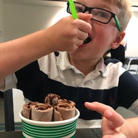 8/13/2017 tarihinde Matt H.ziyaretçi tarafından IcyCode Ice Cream Rolls'de çekilen fotoğraf