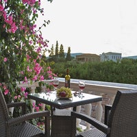 9/30/2013 tarihinde Voulamandis House - Chios Hotelziyaretçi tarafından Voulamandis House - Chios Hotel'de çekilen fotoğraf